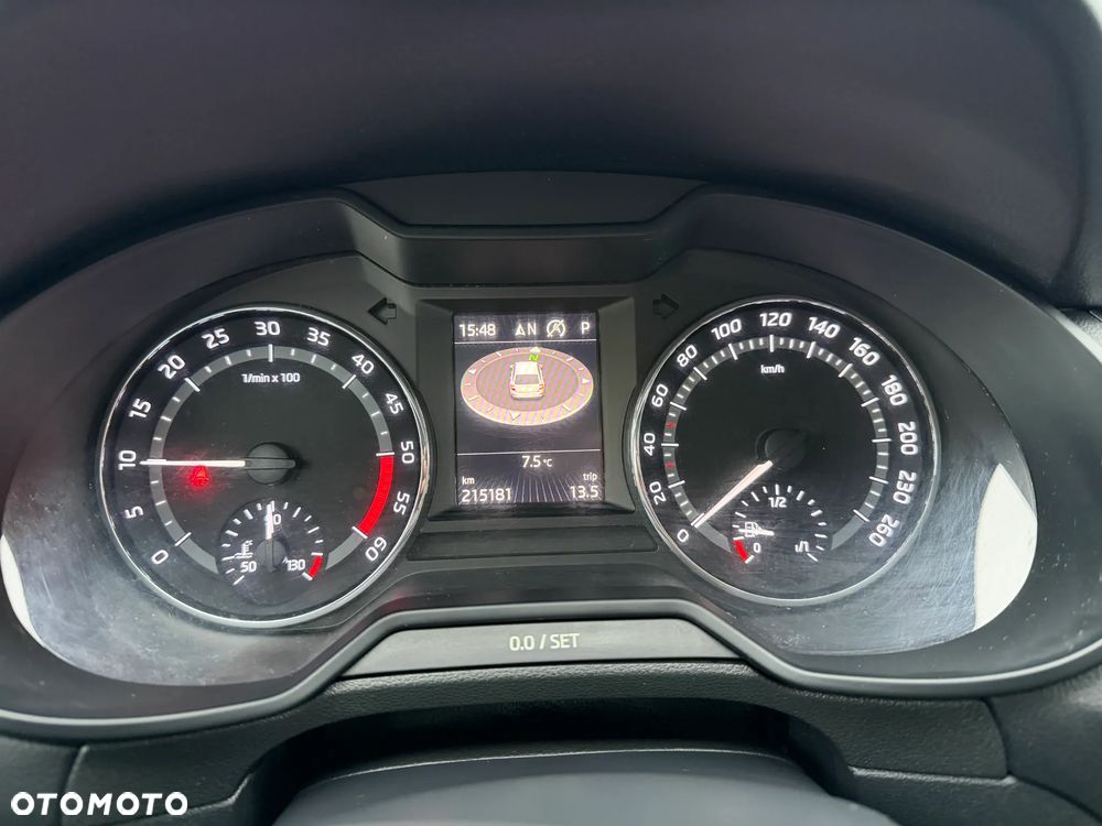Skoda Octavia 2.0 TDI 4x4 DSG Scout - 32