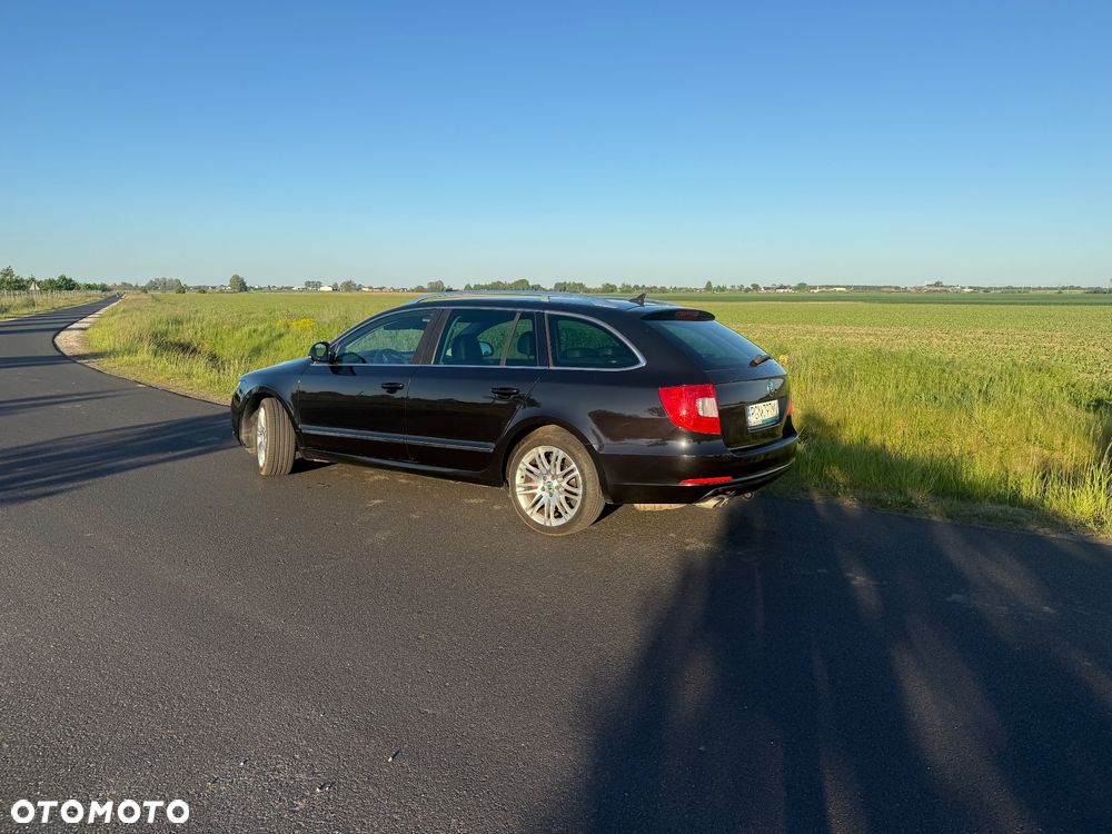 Skoda Superb 2.0 TDI DSG Exclusive - 2