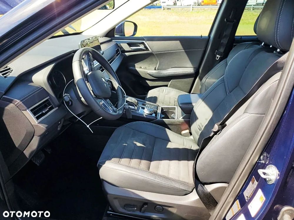 Mitsubishi Outlander - 7