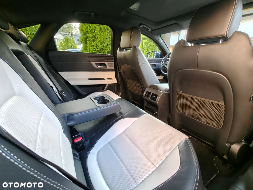 Jaguar XF 2.0 i4D R-Sport - 16