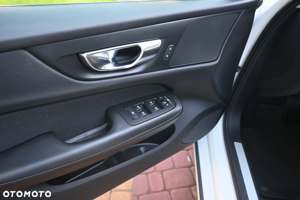 Volvo V60 B3 B Momentum - 35