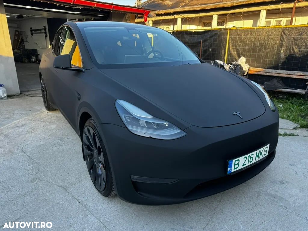 Tesla Model Y - 1