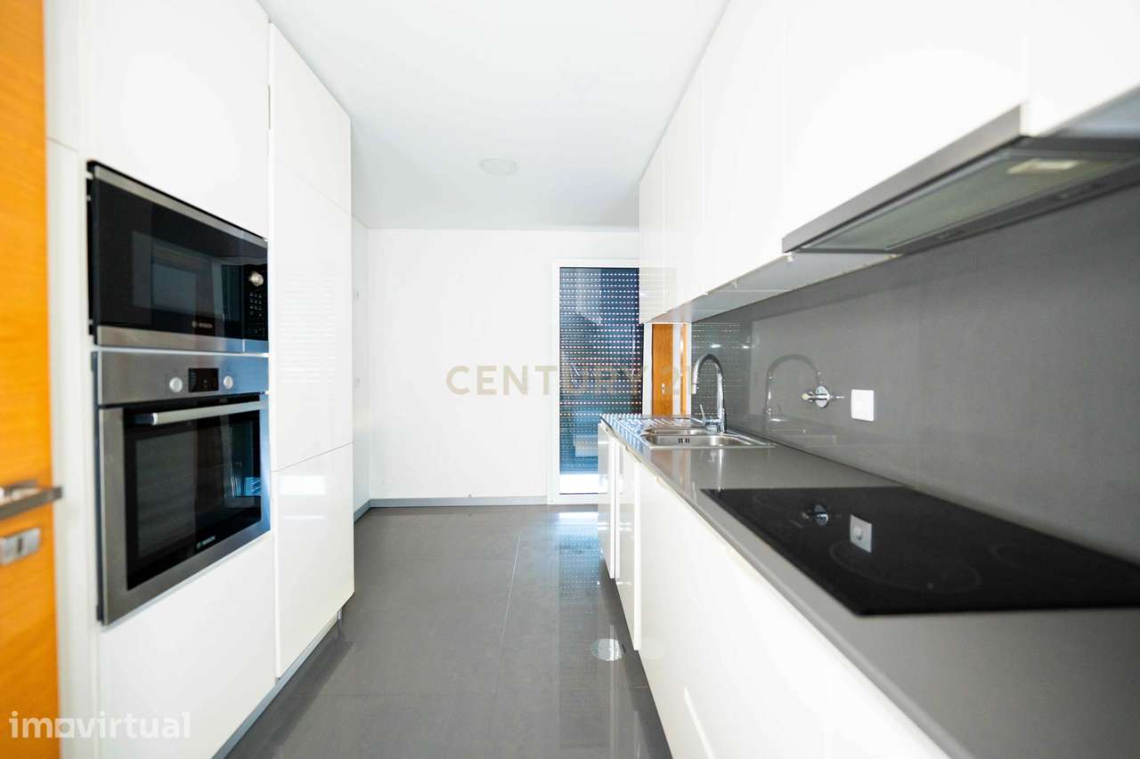 Arrendamento | Apartamento T2 c/garagem no Pinhal de Marrocos, Coimbra - Grande imagem: 3/14
