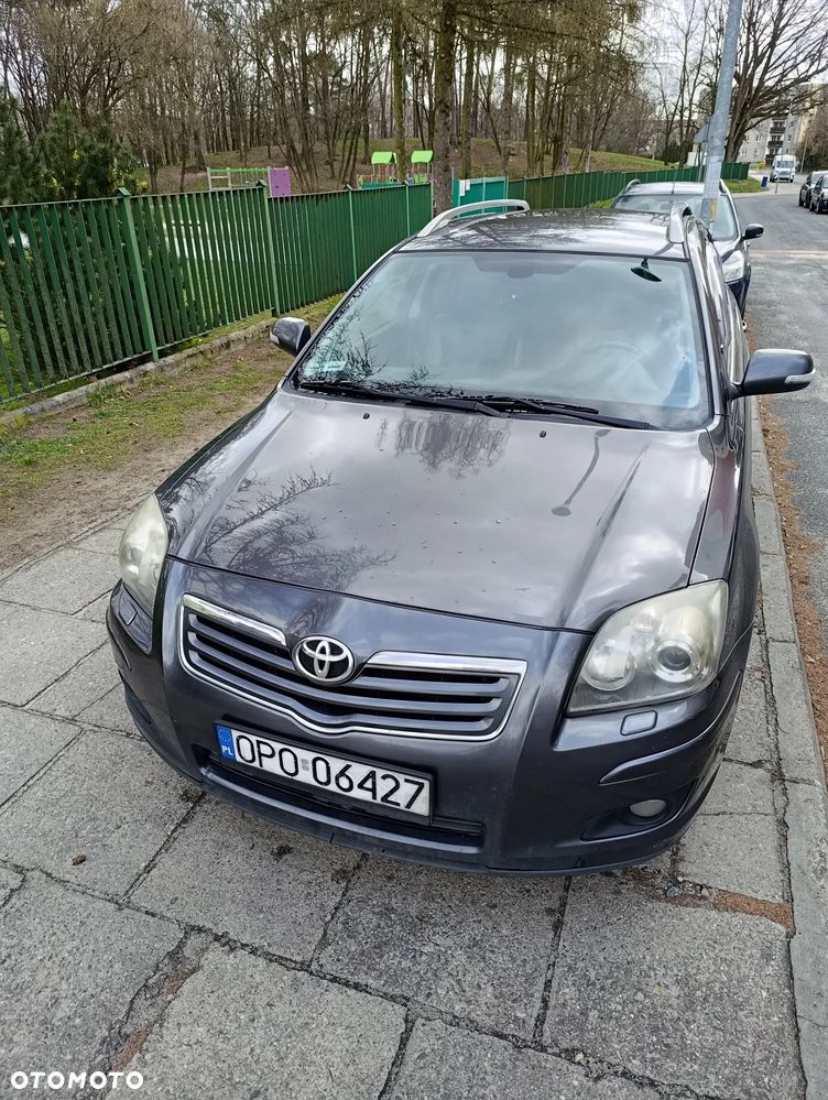 Toyota Avensis - 1
