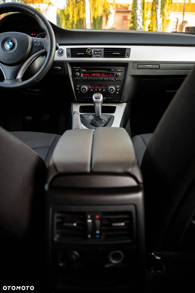 BMW Seria 3 318d - 24