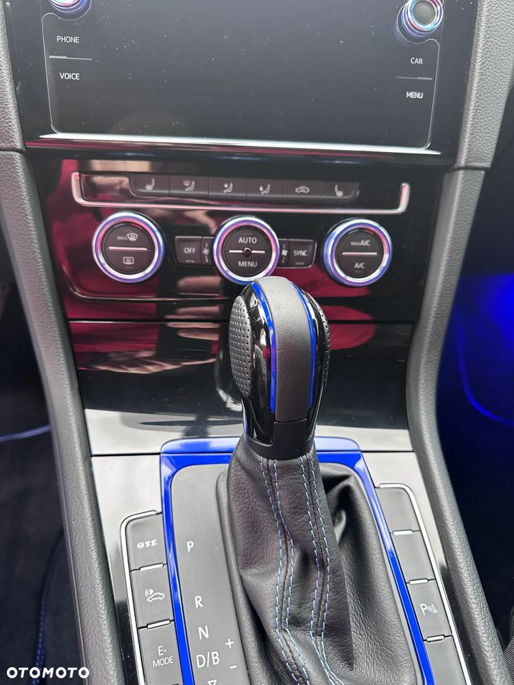 Volkswagen Golf - 32