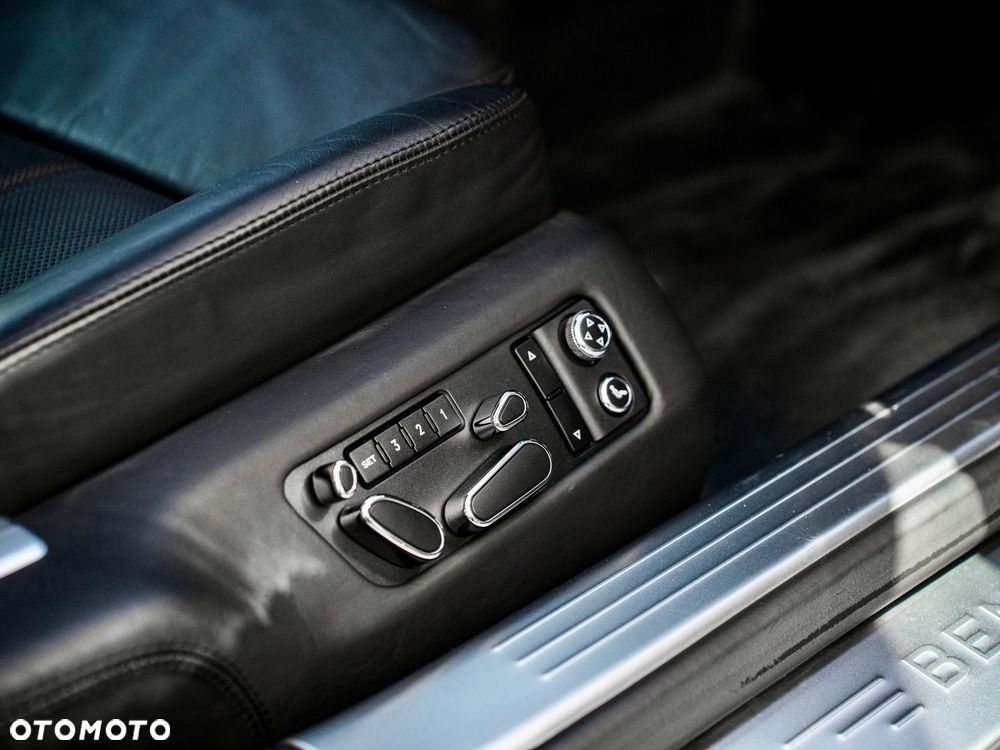 Bentley Flying Spur Standard - 32