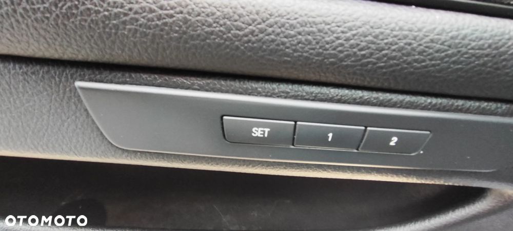 BMW Seria 5 528i Sport-Aut - 16