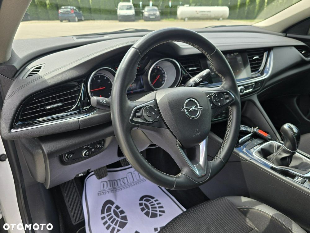 Opel Insignia - 18