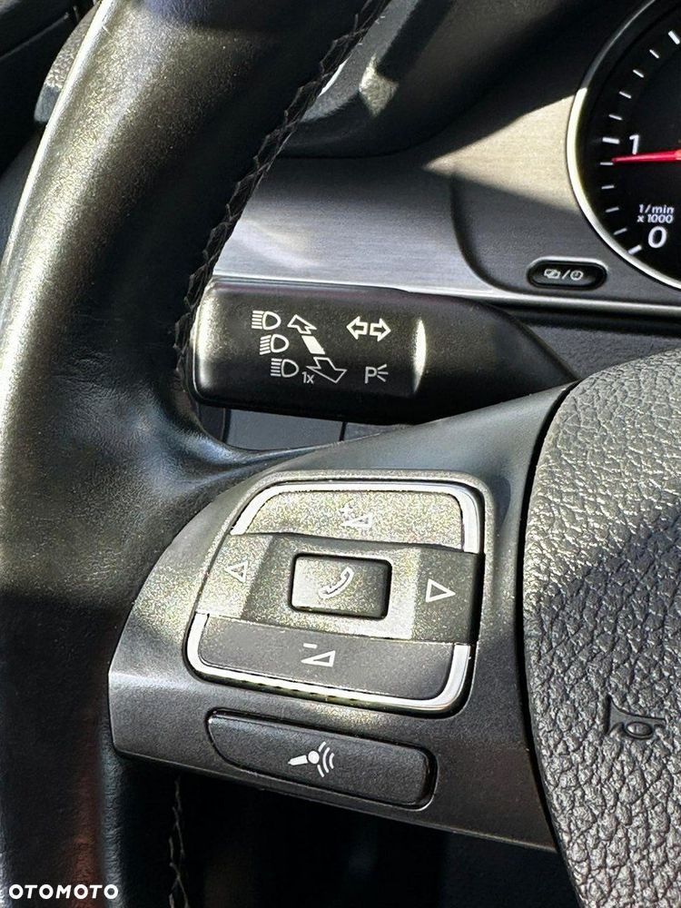 Volkswagen Passat 2.0 TDI DPF Highline - 21