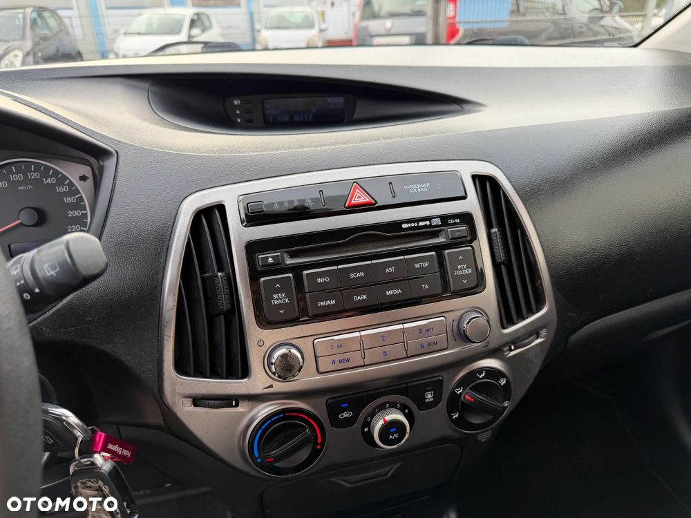 Hyundai i20 - 18