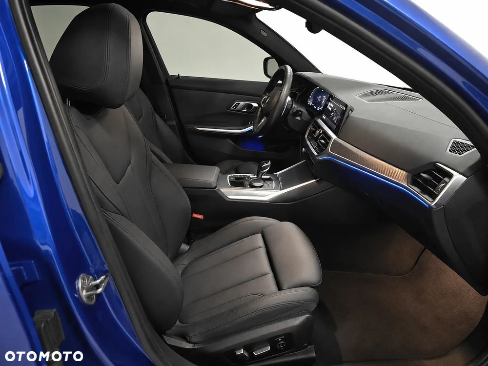 BMW Seria 3 330i xDrive M Sport - 11
