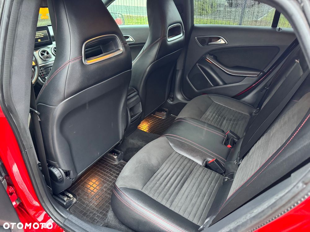 Mercedes-Benz CLA 200 7G-DCT AMG Line - 17