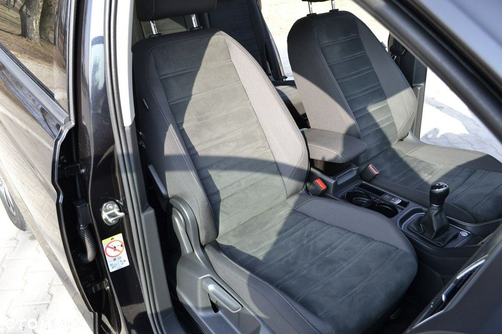 Volkswagen Touran - 36