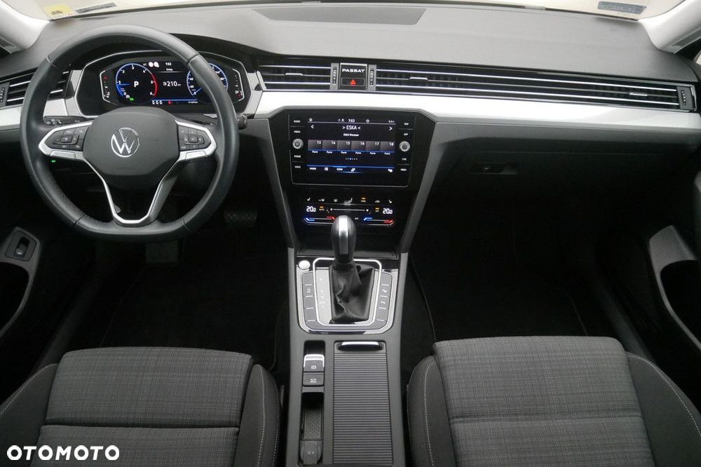 Volkswagen Passat - 8