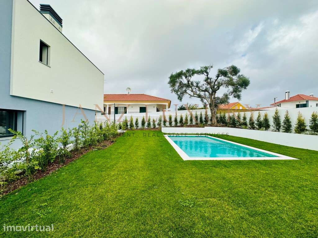 Moradia T4 com Piscina e 300m² Jardim em Manique | Cascais | Garage... - Grande imagem: 2/27