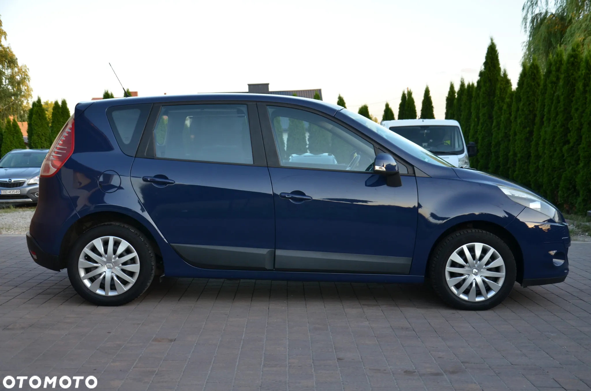 Renault Scenic 1.6 16V 110 Authentique - 4