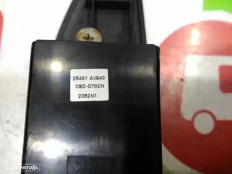 COMANDO ELEVADOR DE VIDRO FRONTAL ESQUERDO NISSAN PRIMERA 2002 -25401AV640 - 2