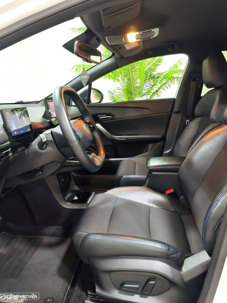 MG MG4 64 kWh Luxury - 32