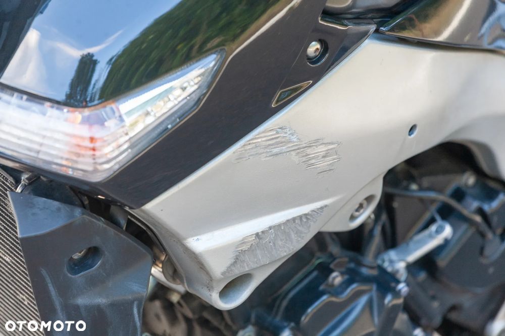 Suzuki GSR - 11