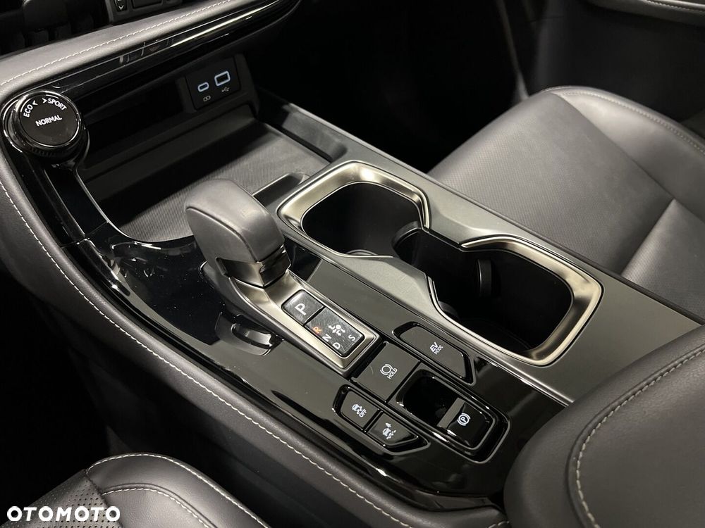 Lexus NX 350h Business AWD - 30