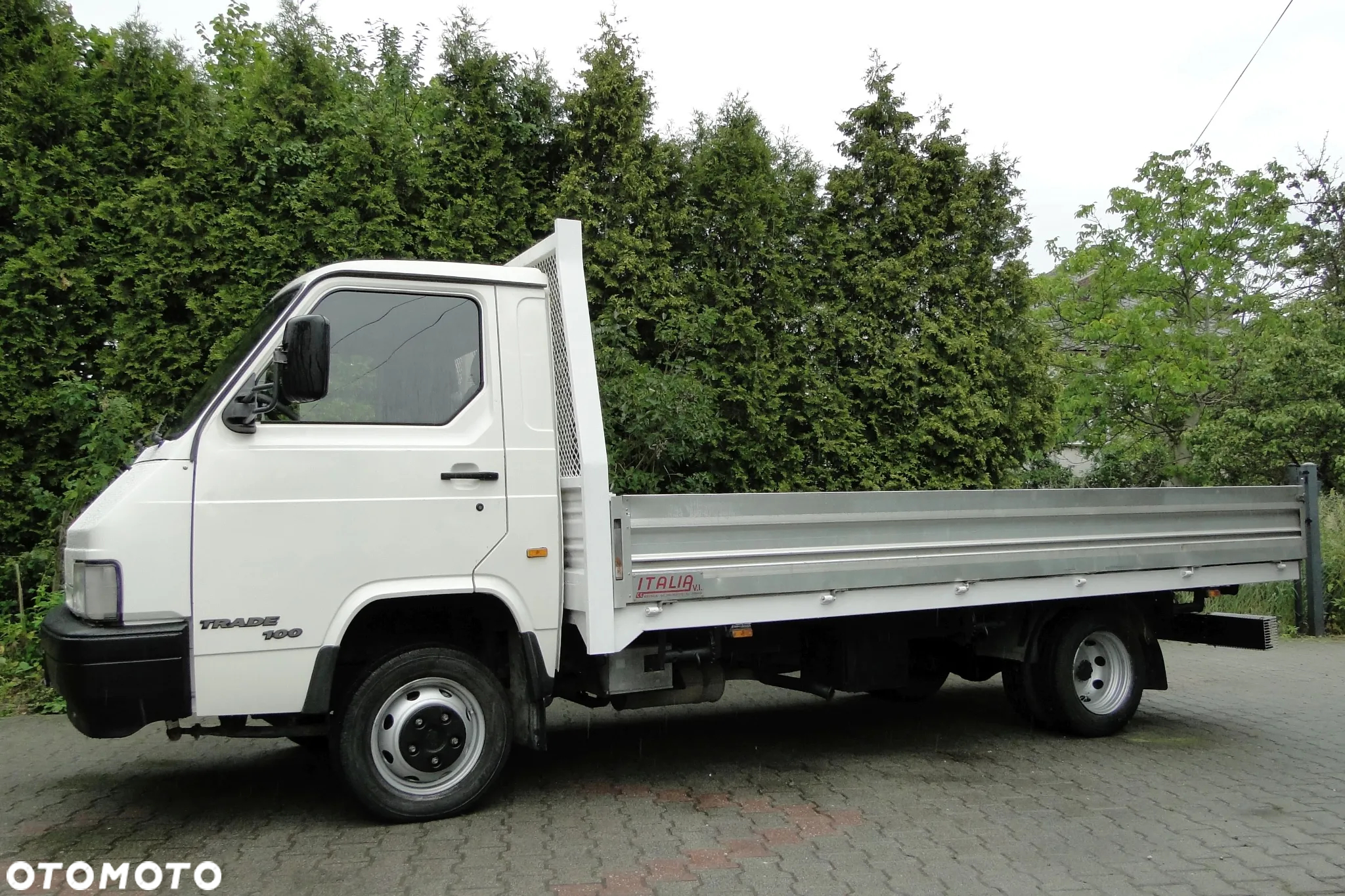 Nissan TRADE - 26