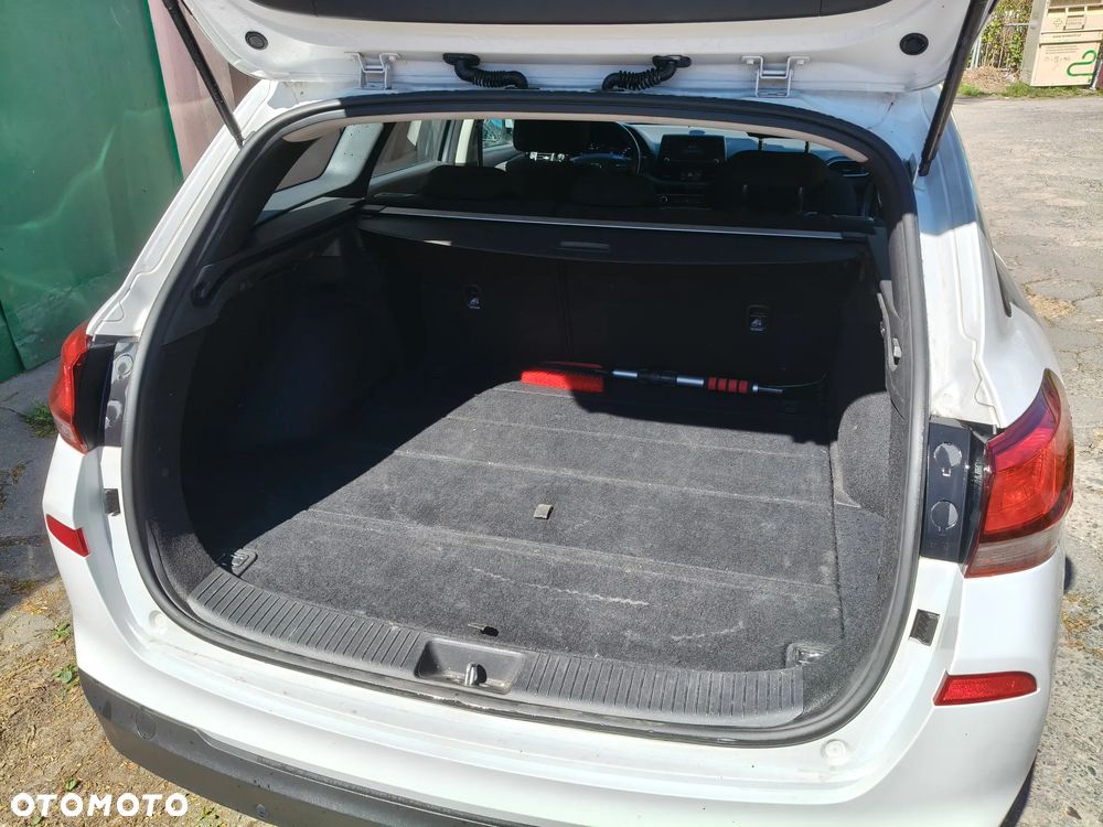 Hyundai i30 1.6 D Classic + - 5