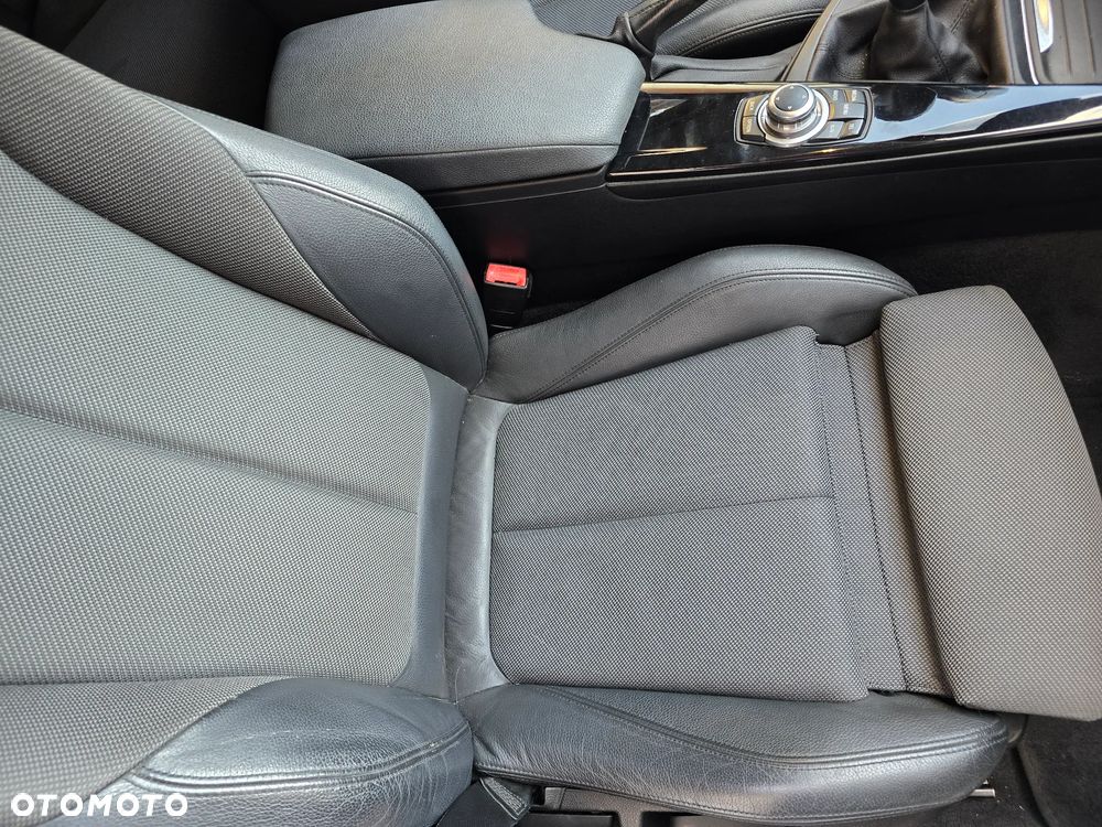 BMW Seria 3 320d DPF Edition Sport - 11