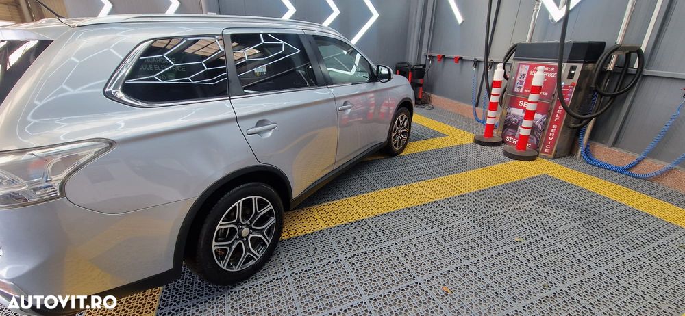 Mitsubishi Outlander - 11