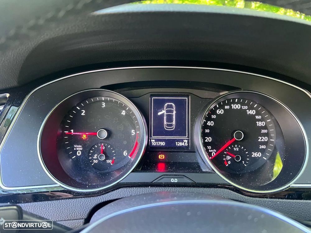 VW Passat 1.6 TDI Confortline - 8