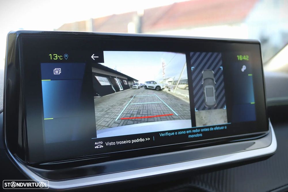 Peugeot e-2008 50 kWh GT - 32