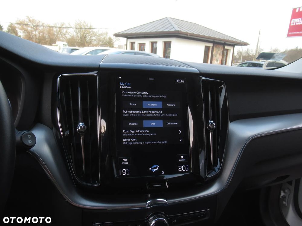 Volvo XC 60 T4 Momentum Pro - 23