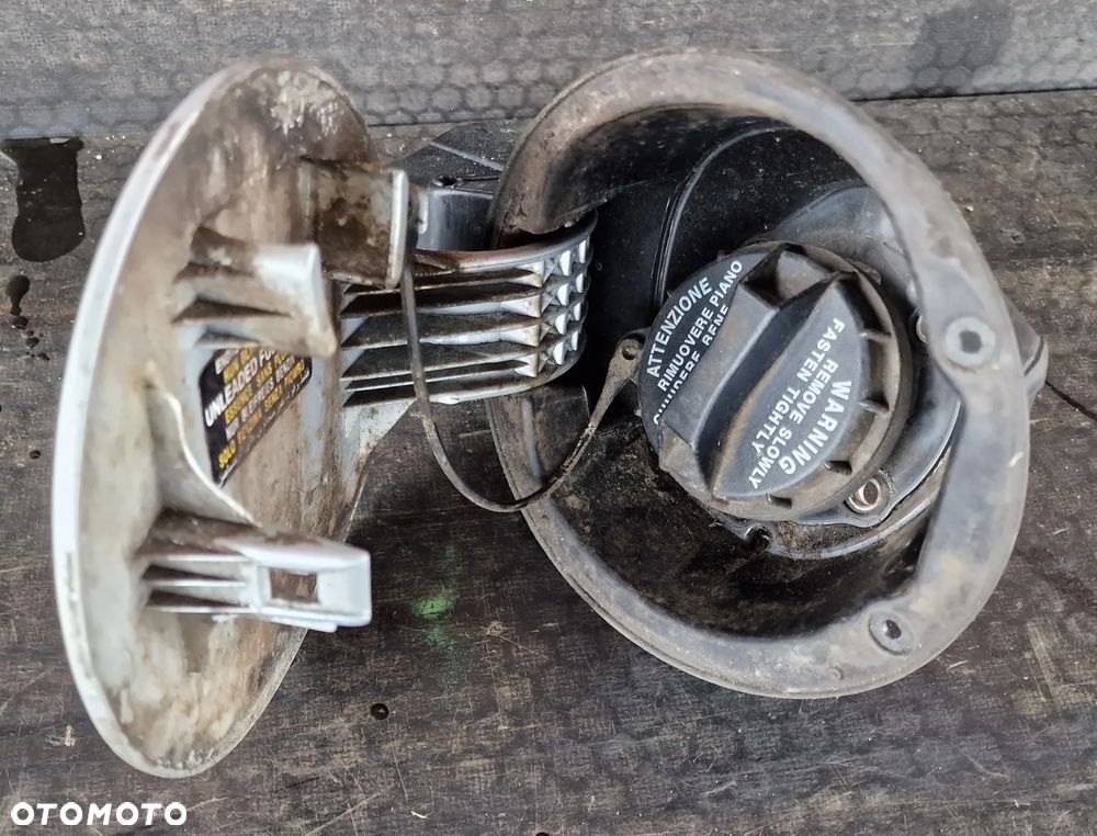 KLAPKA WLEWU PALIWA SREBRNA HYUNDAI i30 HB - 3