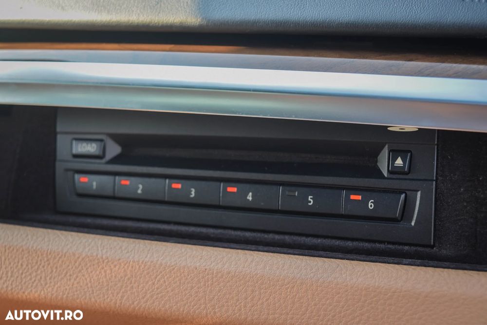 BMW Seria 7 750i Aut. - 32
