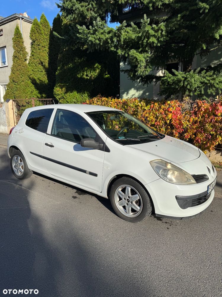 Renault Clio 1.5 dCi Authentique - 4