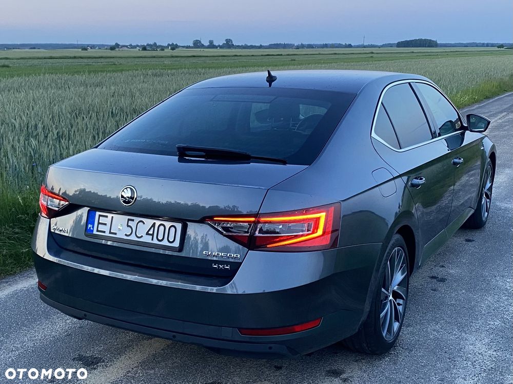 Skoda Superb 2.0 TDI 4x4 L&K DSG - 9