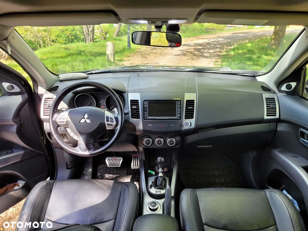 Mitsubishi Outlander - 13