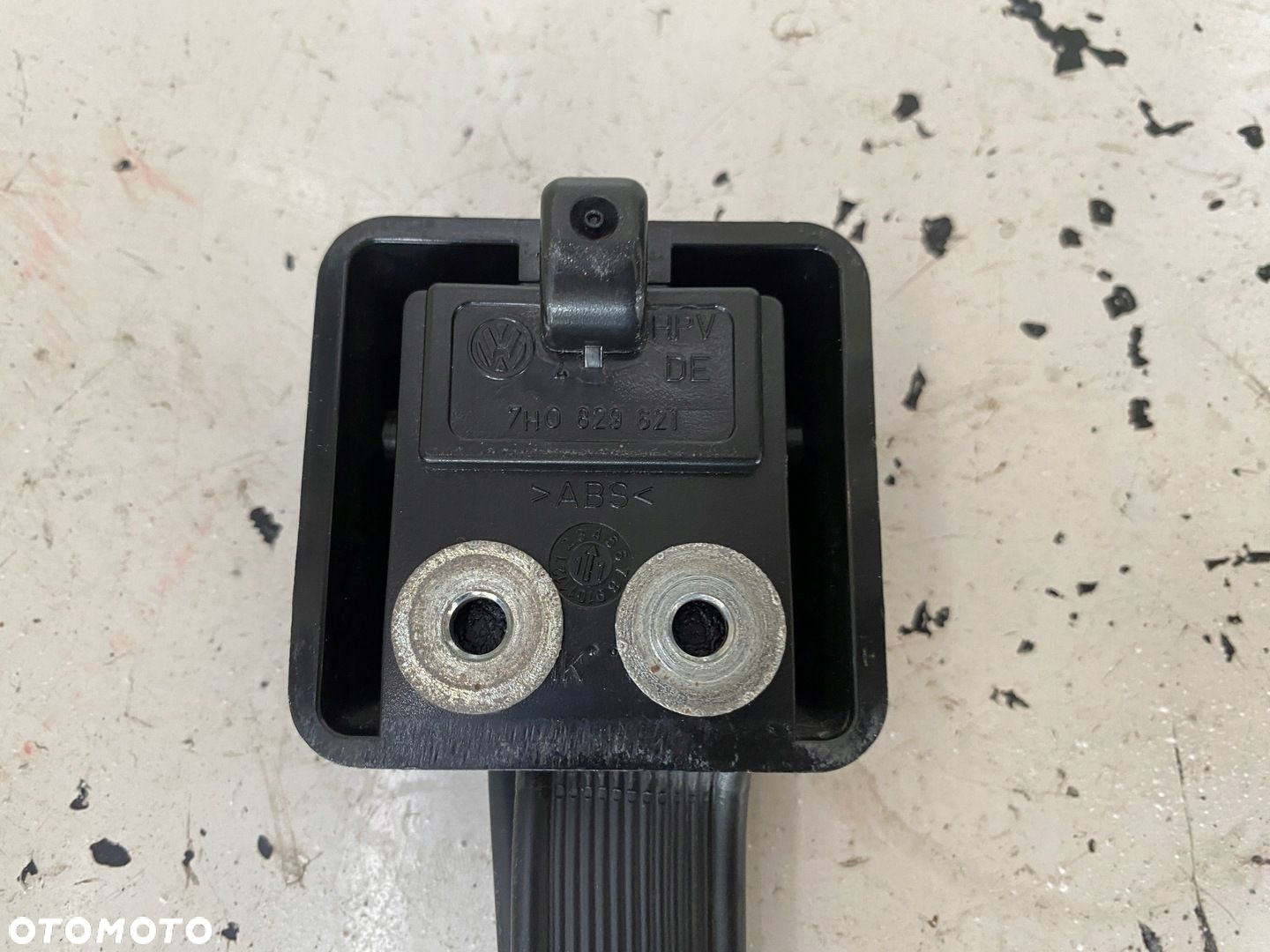 VW T5 UCHWYT RĄCZKA KLAPY TYŁ 7H0829621 - 5