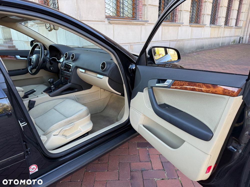Audi A3 1.6 Ambiente - 34