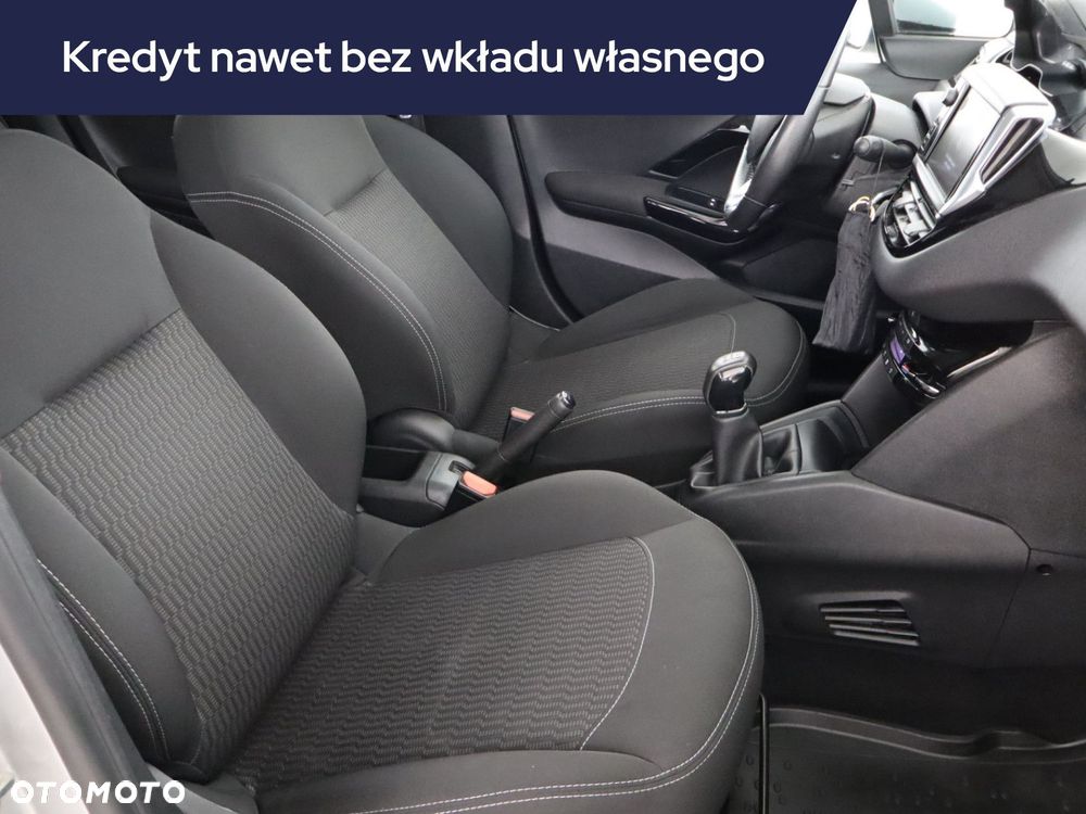 Peugeot 208 - 11