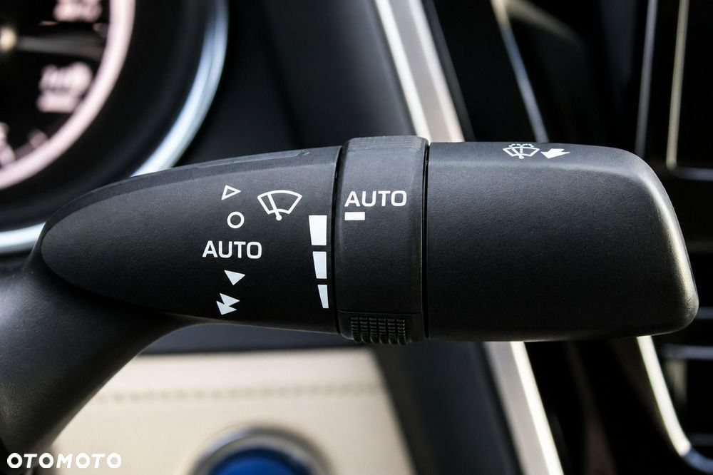 Toyota Camry 2.5 Hybrid Executive CVT - 25