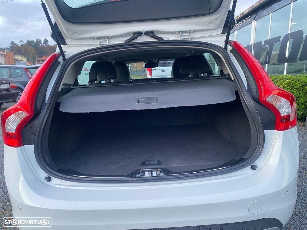 Volvo V60 Cross Country 2.0 D4 Momentum Geartronic - 11