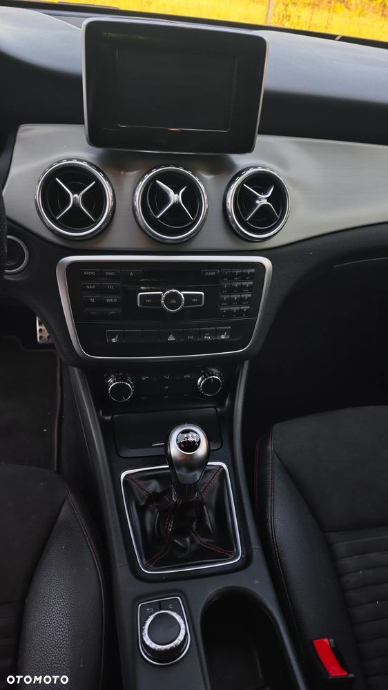 Mercedes-Benz GLA - 8