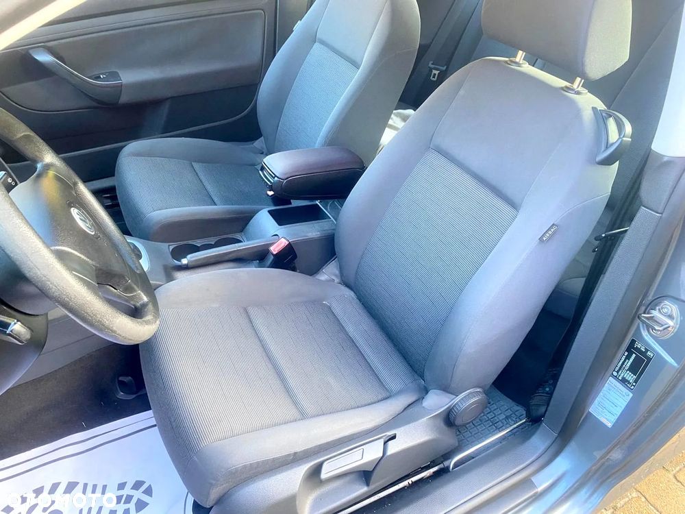 Volkswagen Golf 1.9 TDI Trendline DSG - 35