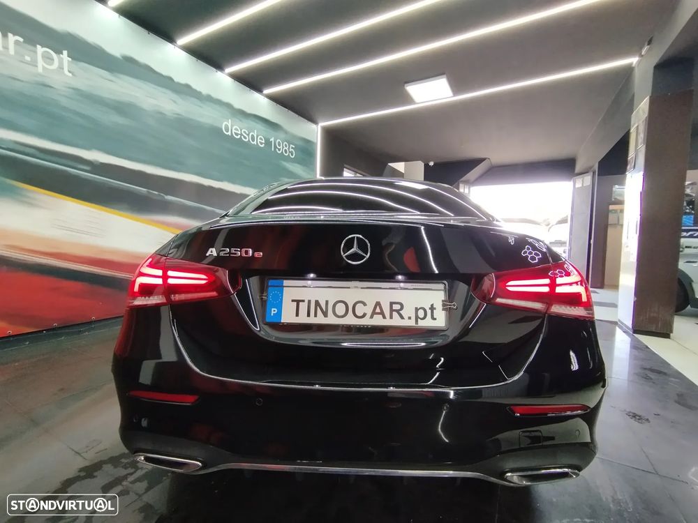 Mercedes-Benz A 250 Limousine e AMG Line - 12