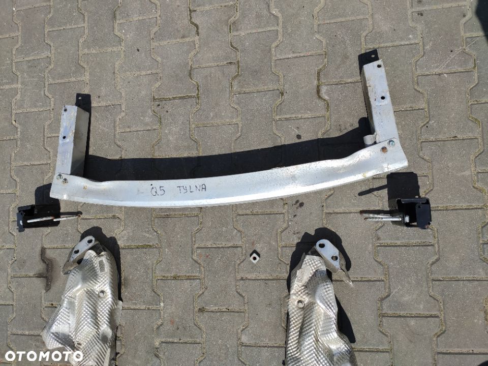 SWORZEŃ WAHACZA AUDI Q5 - 9