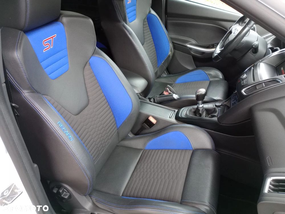 Ford Focus Turnier 2.0 EcoBoost ST - 25