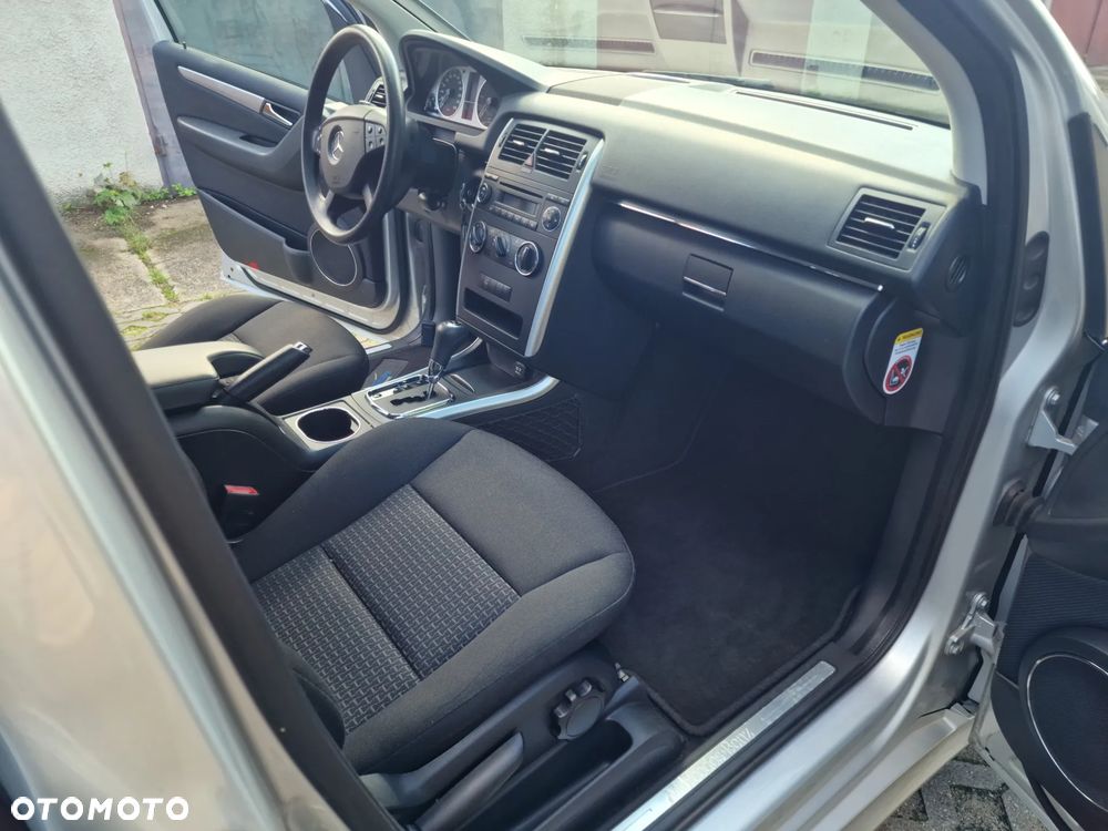 Mercedes-Benz Klasa B 180 CDI Autotronic - 24