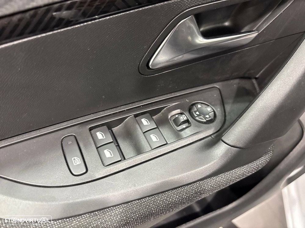 Peugeot 2008 1.2 PureTech Style - 18