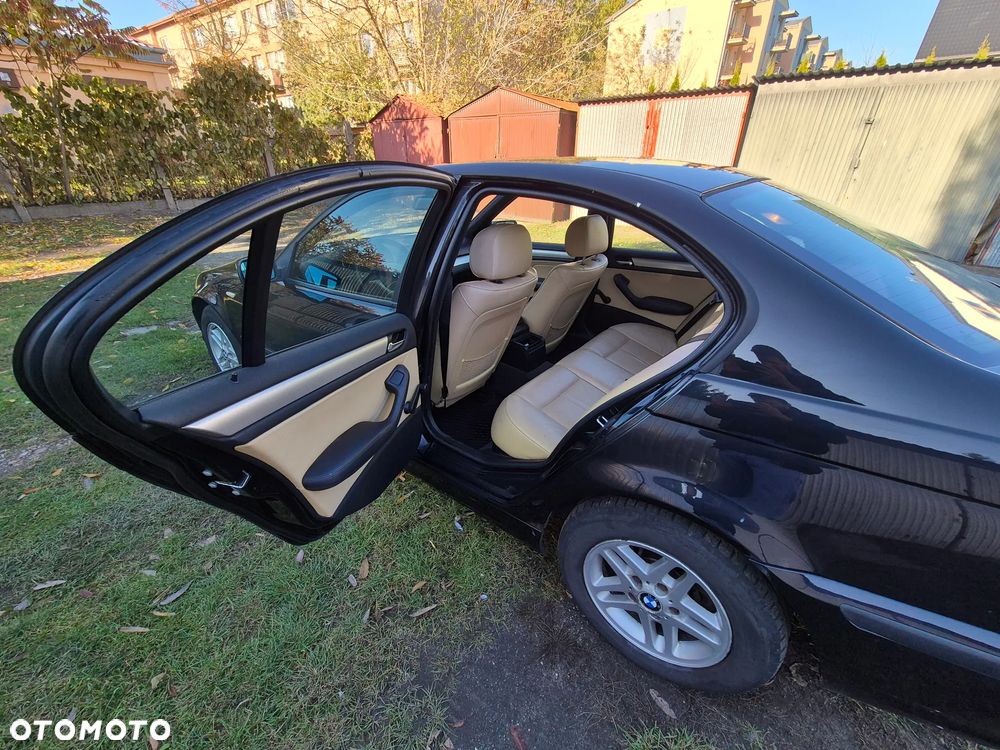 BMW Seria 3 318d - 23